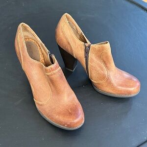 B.O.C. (Born Concepts) Cognac Brown Leather Heeled Ankle Bootie w/ side zipper
